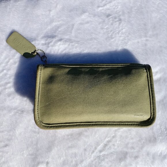 Coach Handbags - Coach Chunky Case 7165